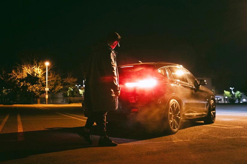 Emergency-Tyre-Repair-What-To-Do-If-You-Get-a-Puncture-at-Night-004